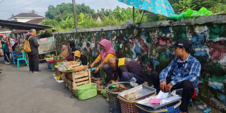 Tradisi Unik Pasar Kramat Jumat Pahing Muntilan, Jadi Wisata Kuliner hingga Tunaikan Nazar