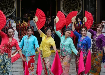 Sambut Tahun Baru Imlek 2025, Tradisi Ketok Pintu & Doa Bersama Dilakukan di Pecinan Semarang