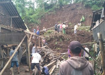 Hujan Deras Berjam-jam Sebabkan Longsor di Windusari Magelang