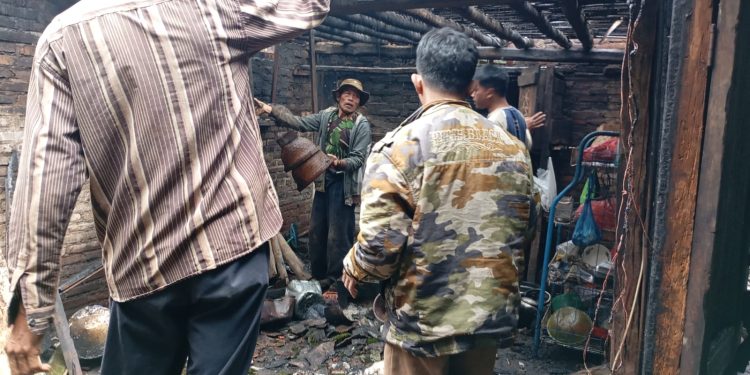 Tak Bisa Selamatkan Diri, Nenek 80 Tahun Meninggal Bersama Rumahnya yang Terbakar