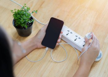 Hati-hati Penyadapan di Tempat Umum, FBI Minta Jangan Cas HP Sembarangan