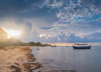 10 Rekomendasi Pantai di Jepara yang Harus Dikunjungi Saat Musim Liburan