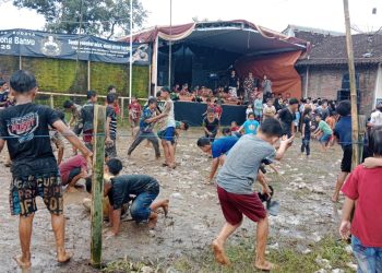 Sambut Ramadhan, Warga Dusun Dawung Magelang Lakukan Tradisi ‘Bojong Banyu’