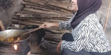 LPG Makin Langka dan Mahal, Sebagian Warga Magelang Kembali ke Tungku Kayu