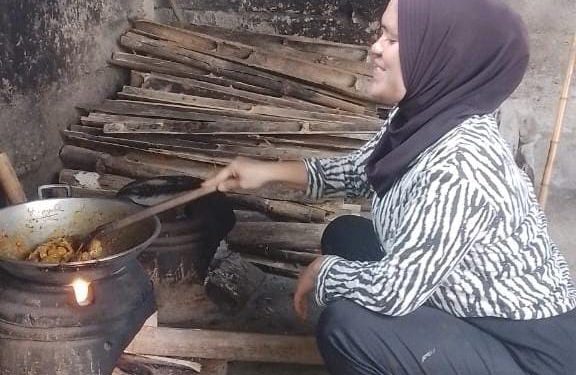 LPG Makin Langka dan Mahal, Sebagian Warga Magelang Kembali ke Tungku Kayu