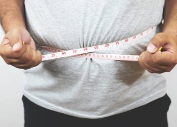 Bukan Karena Makan Nasi, Ini 3 Kebiasaan Penyebab Perut Buncit