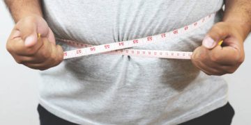 Bukan Karena Makan Nasi, Ini 3 Kebiasaan Penyebab Perut Buncit