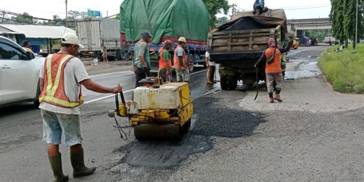 Banyak Makan Korban, Jalan Rusak Pantura Batang Akhirnya Diperbaiki