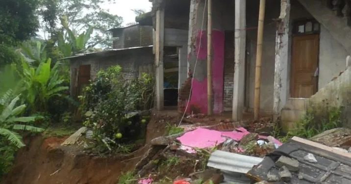 Longsor di Temanggung Sebabkan Tiga Rumah Rusak