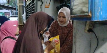 Peduli Kelompok Rentan, Mbak Tunjung Salurkan 1.000 Paket Sembako untuk Lansia dan Janda