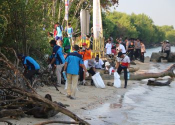 Hari Lingkungan Hidup di Jepara: Aksi Bersih Sampah dan Tanam 3.000 Mangrove