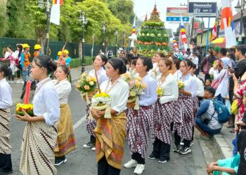 11 Ribu Umat Buddha Ikuti Pujayatra dari Mendut ke Borobudur, Simbol Perjalanan Spiritual Ashada 2025