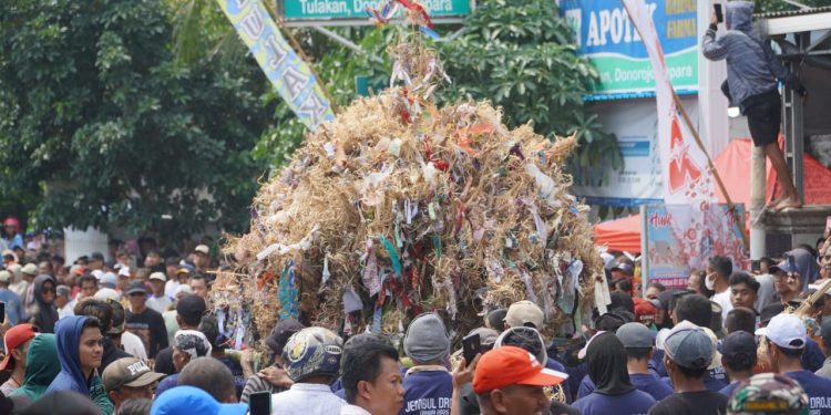 Jembul Tulakan Warisan Spiritualitas Ratu Kalinyamat, Ribuan Warga Ramaikan Tradisi di Donorojo