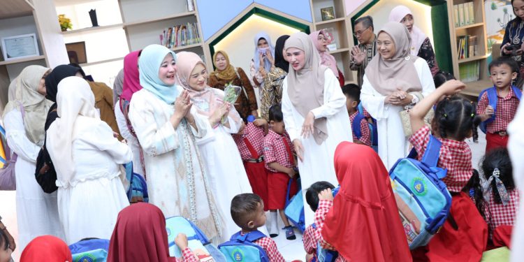 Tinjau Fasilitas Ramah Anak Perpusda Tegal, Nawal Arafah Yasin Dorong Geliat Literasi