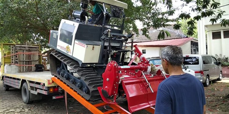 Petani Magelang Antusias Terima Alsintan, Produksi Pertanian Diproyeksikan Meningkat