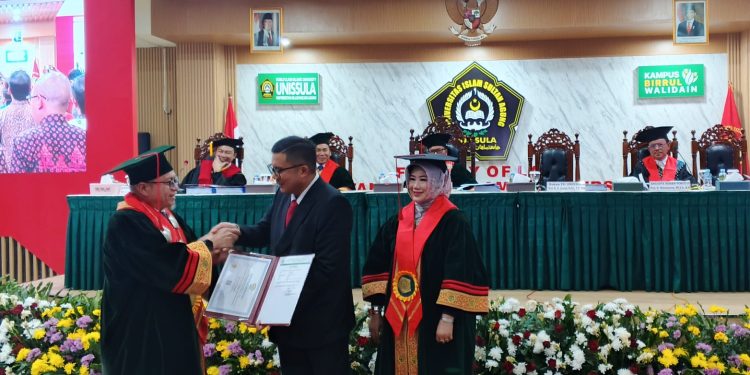 Raih IPK Sempurna 4.0, Wakil Ketua DPRD Jateng Mohammad Saleh Jadi Doktor Ilmu Hukum